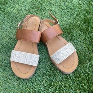 Girl sandals size 2